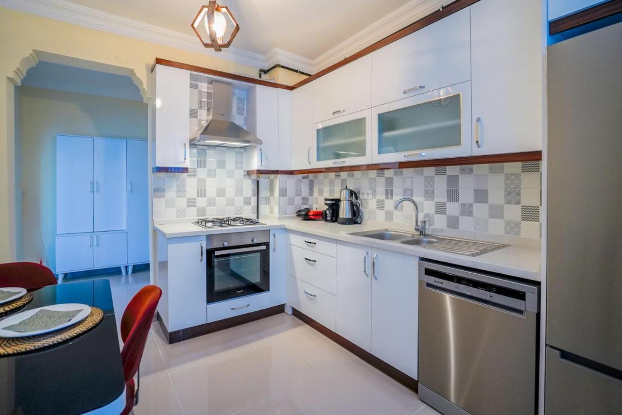 Central And Comfy Flat With Balcony In Muratpasa Antalya Kültér fotó